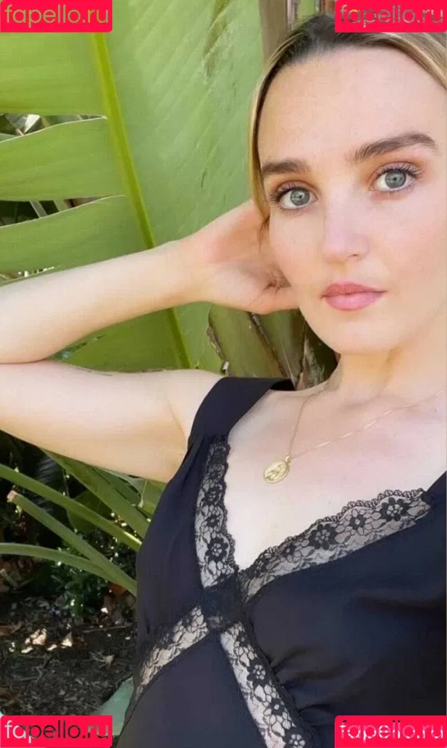 Chloe Fineman Onlyfans Photo Gallery 