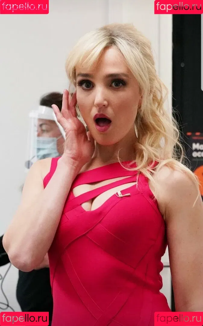 Chloe Fineman Onlyfans Photo Gallery 