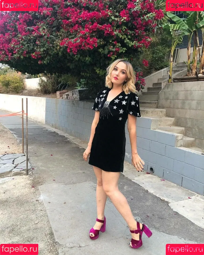 Chloe Fineman Onlyfans Photo Gallery 