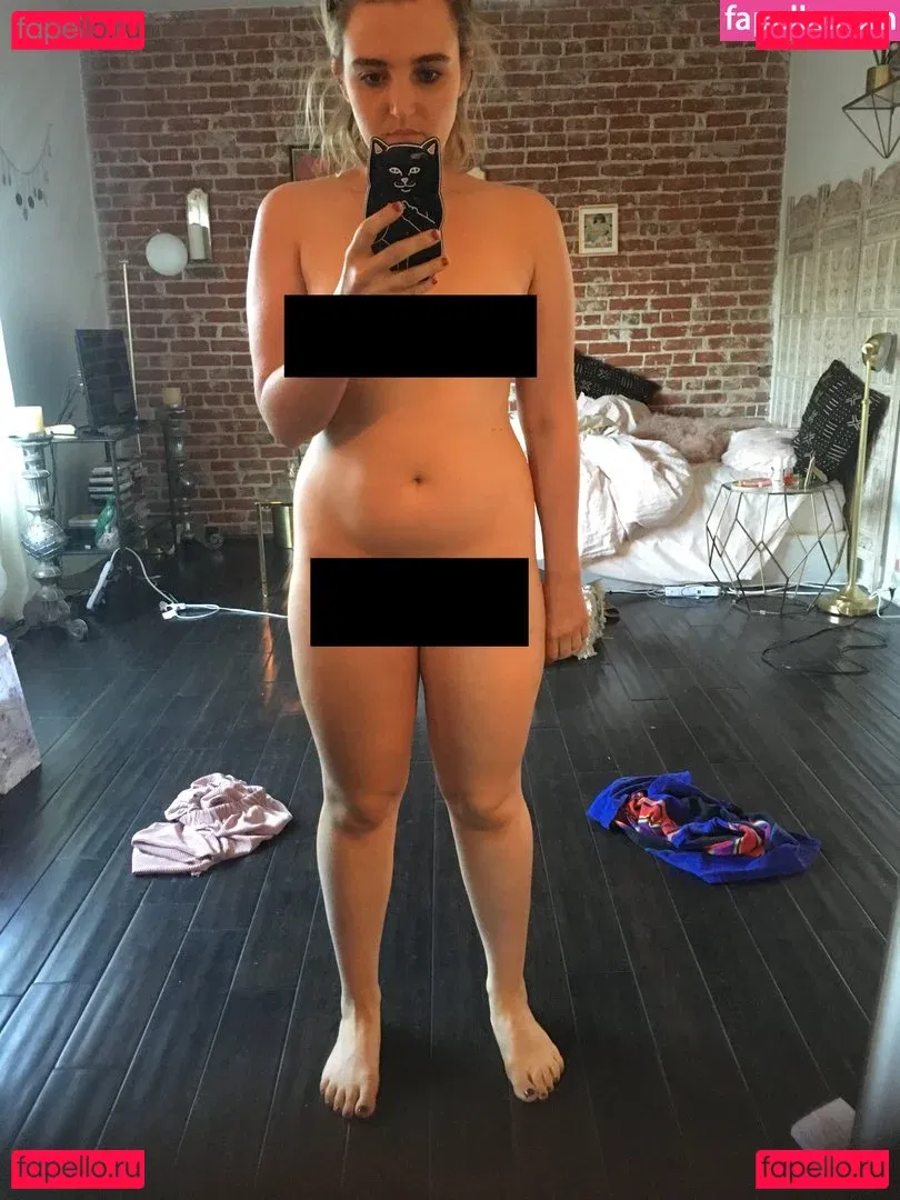 Chloe Fineman Onlyfans Photo Gallery 