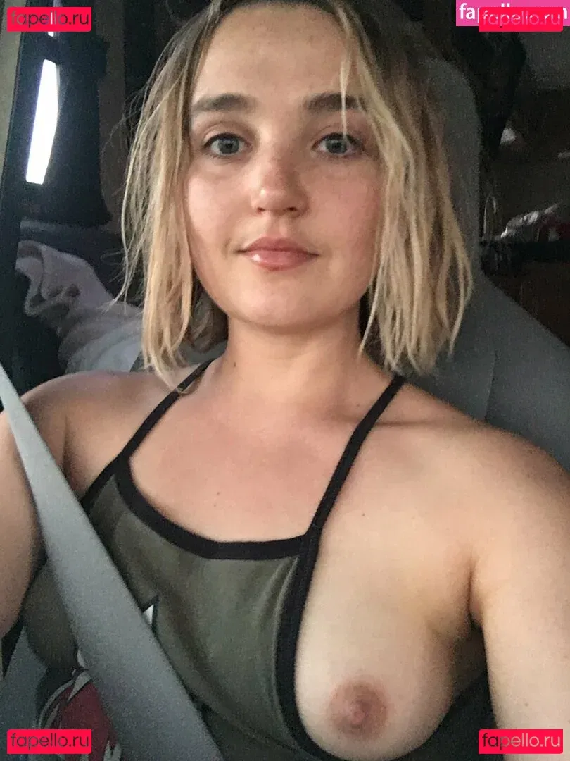 Chloe Fineman Onlyfans Photo Gallery 