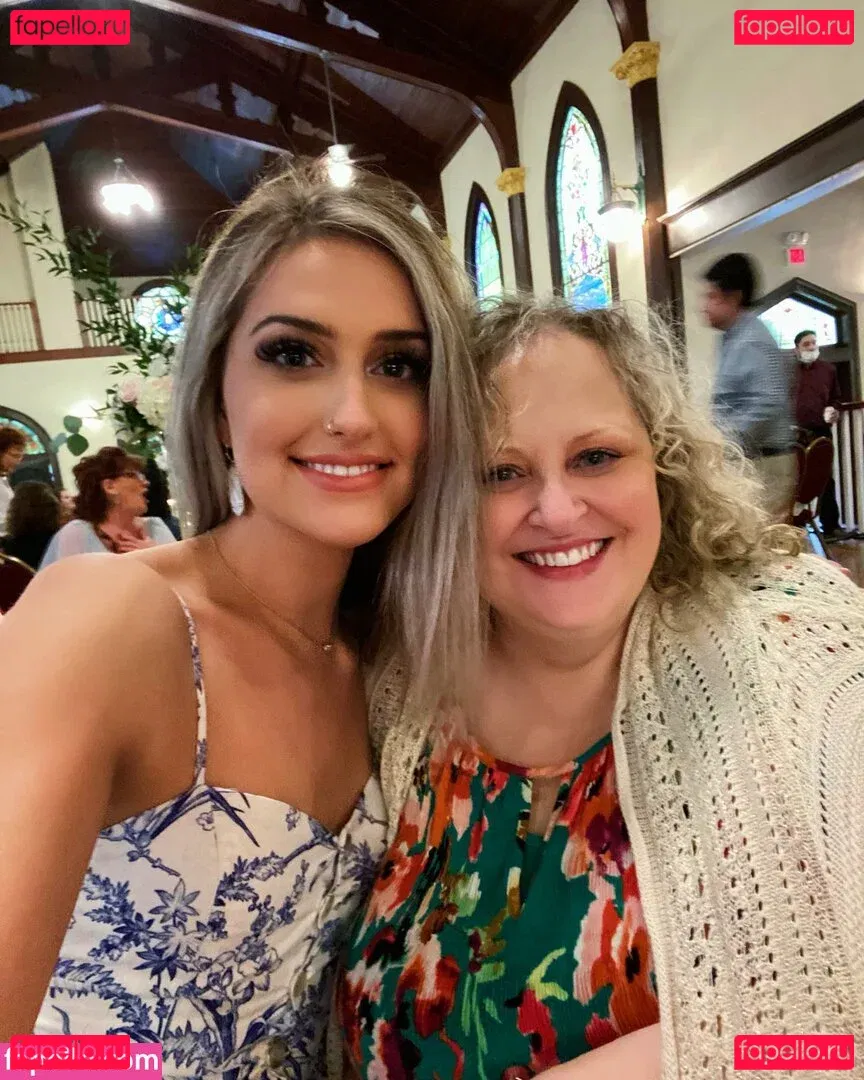 SophieSommers Onlyfans Photo Gallery 