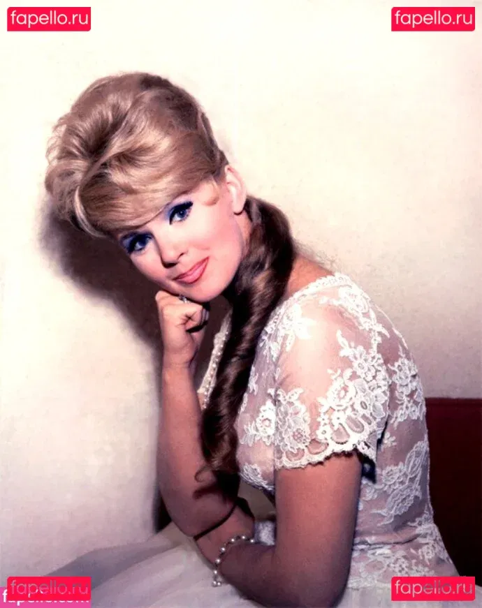 Connie Stevens Onlyfans Photo Gallery 