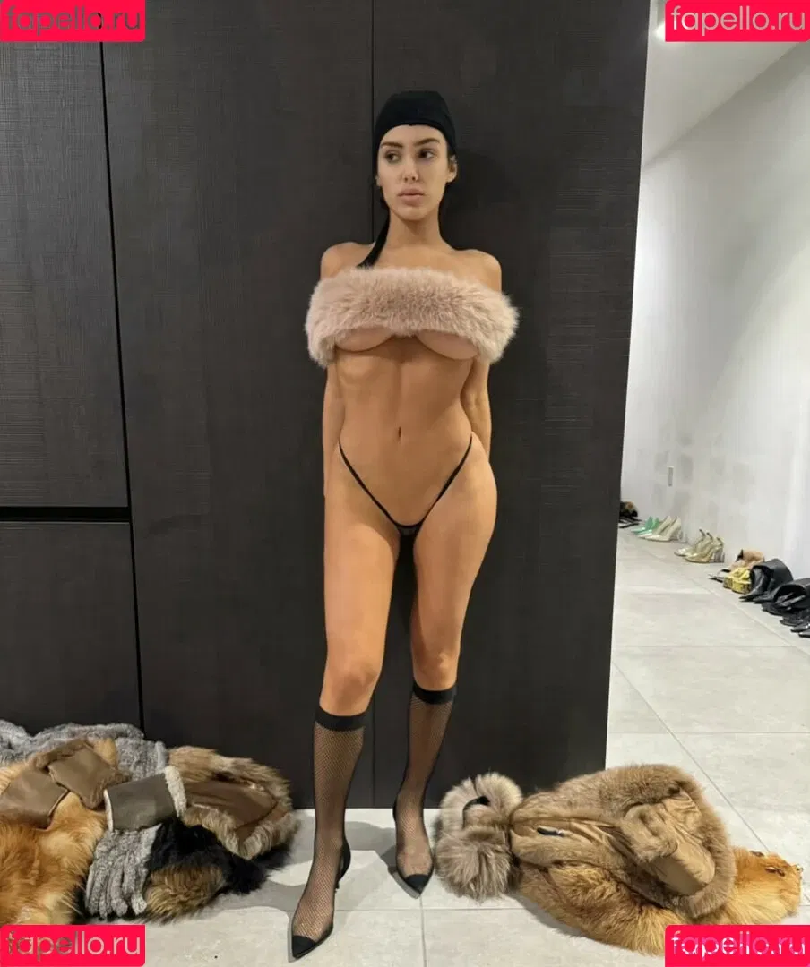 Bianca Censori Onlyfans Photo Gallery 