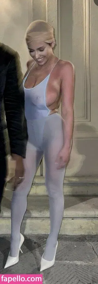 Bianca Censori Onlyfans Photo Gallery 