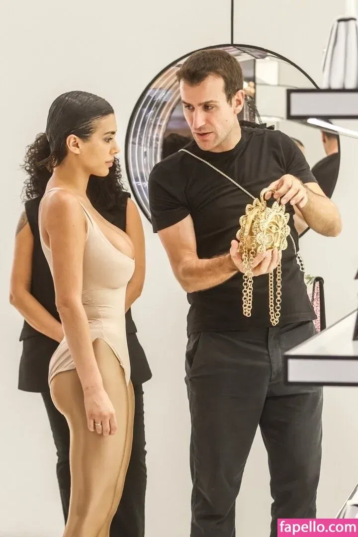 Bianca Censori Onlyfans Photo Gallery 