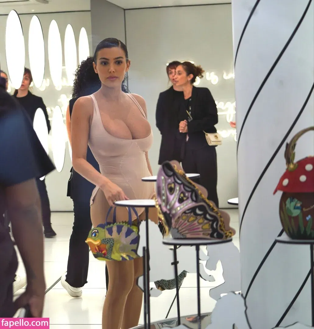 Bianca Censori Onlyfans Photo Gallery 