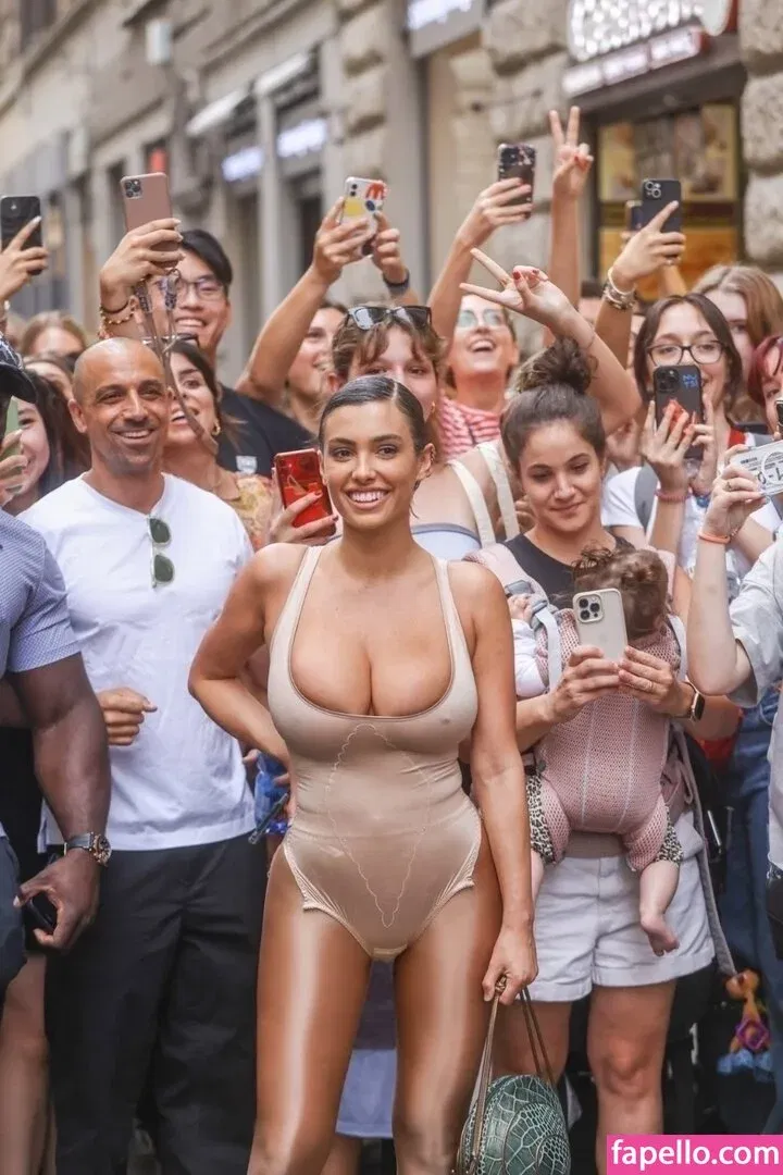 Bianca Censori Onlyfans Photo Gallery 