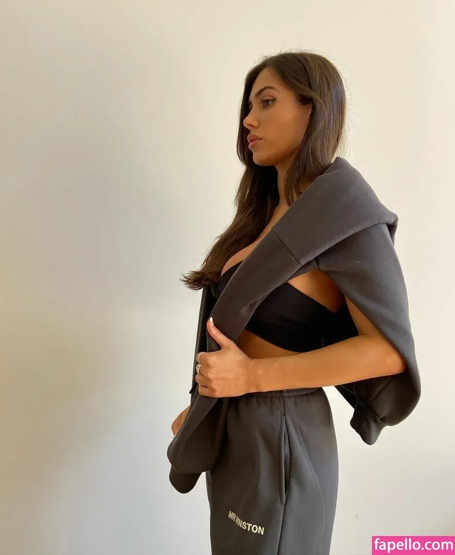 Bianca Censori Onlyfans Photo Gallery 