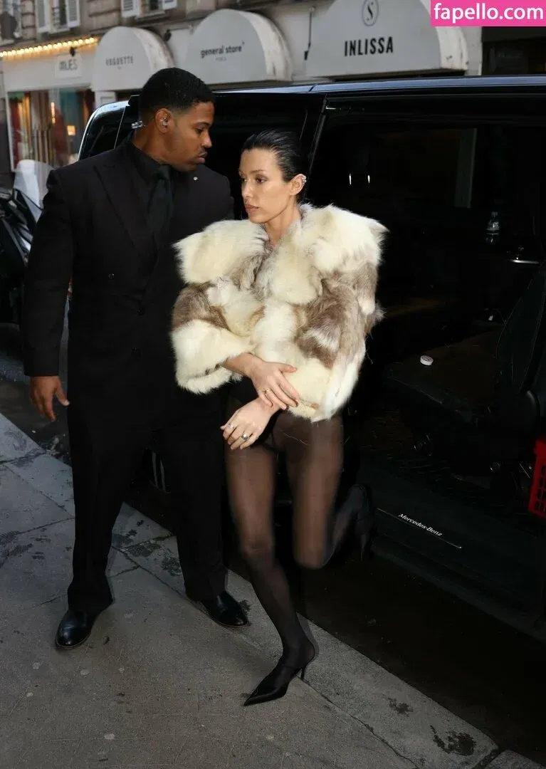 Bianca Censori Onlyfans Photo Gallery 