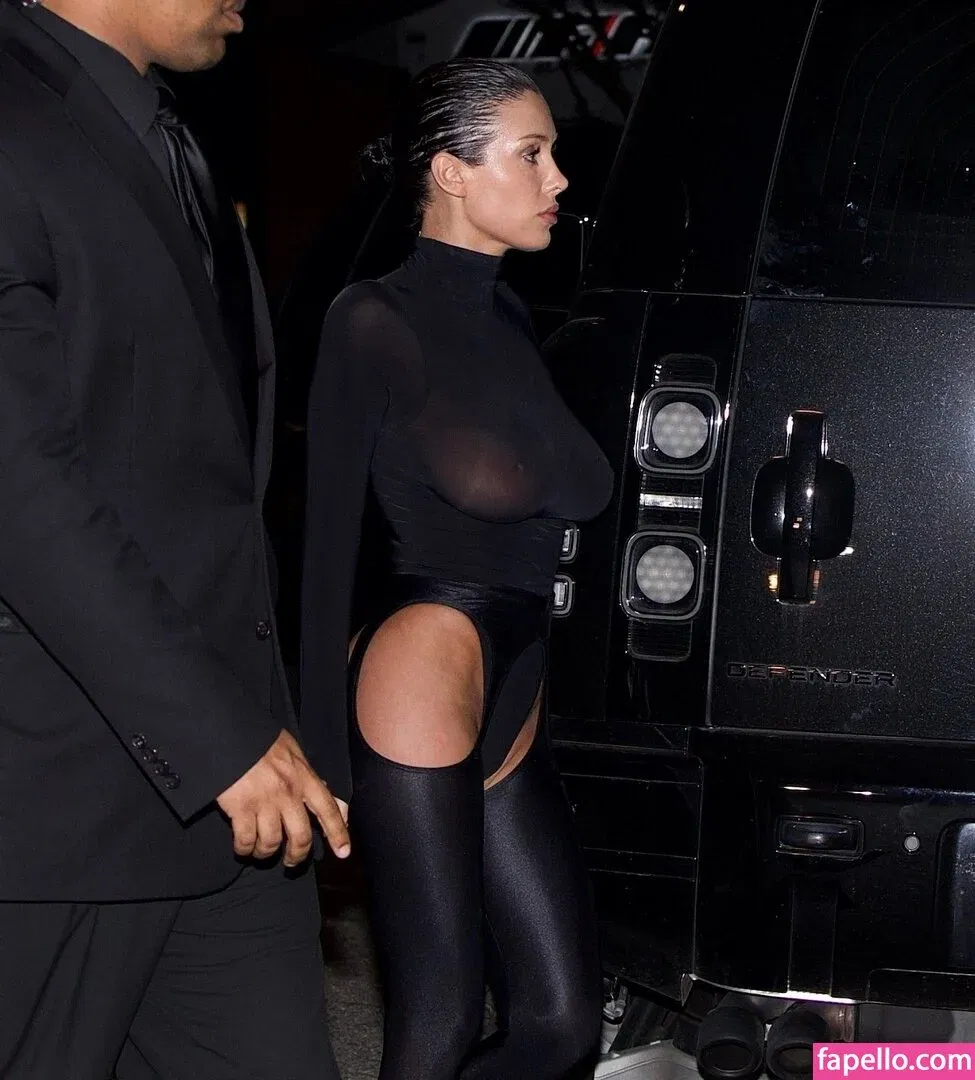 Bianca Censori Onlyfans Photo Gallery 