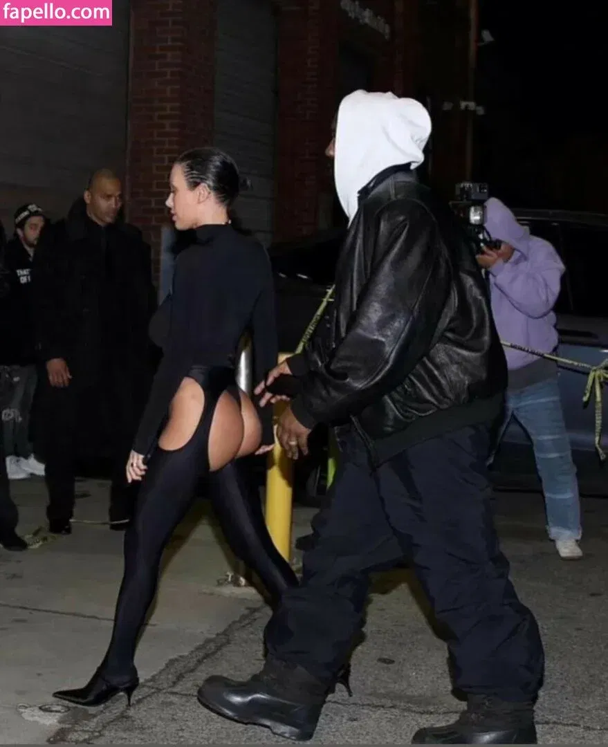 Bianca Censori Onlyfans Photo Gallery 