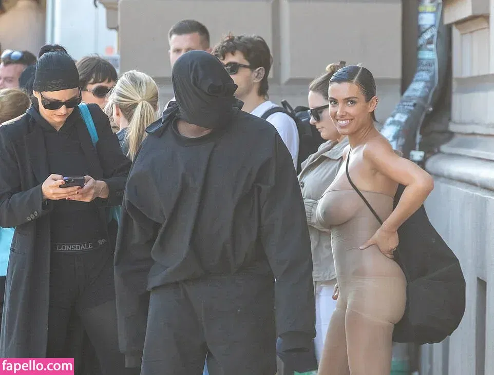 Bianca Censori Onlyfans Photo Gallery 