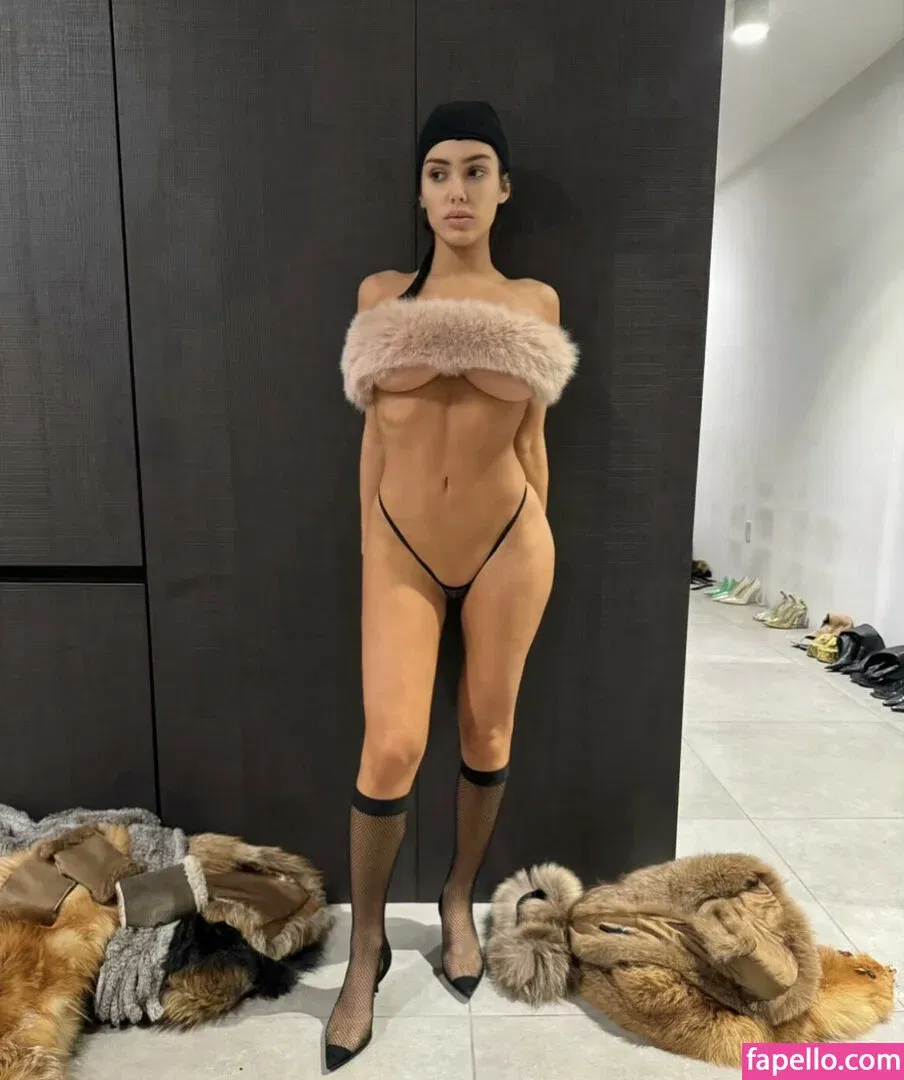 Bianca Censori Onlyfans Photo Gallery 