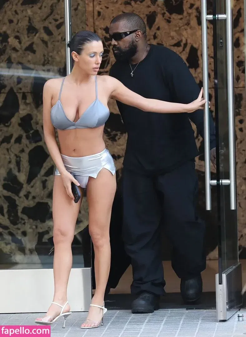 Bianca Censori Onlyfans Photo Gallery 