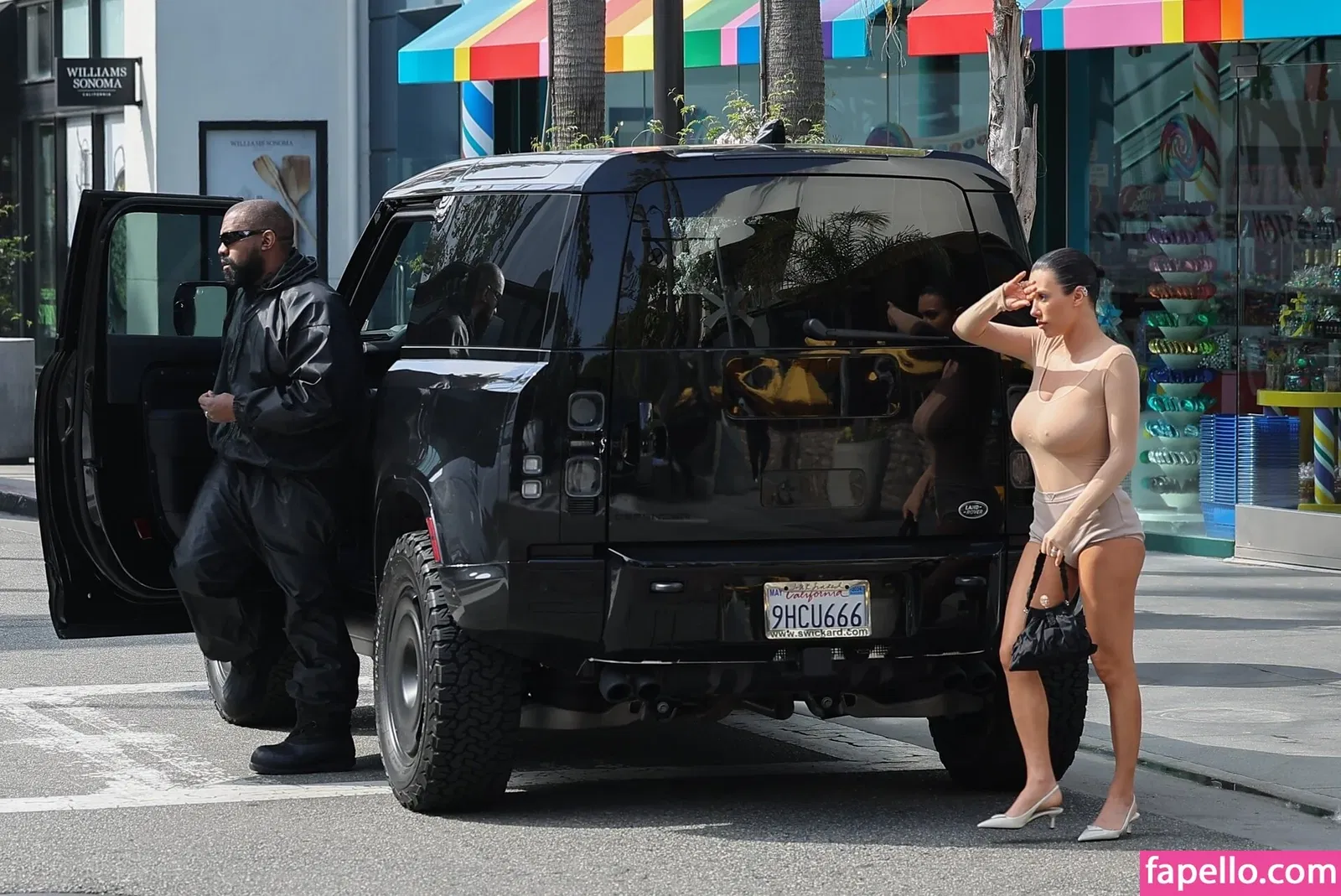 Bianca Censori Onlyfans Photo Gallery 