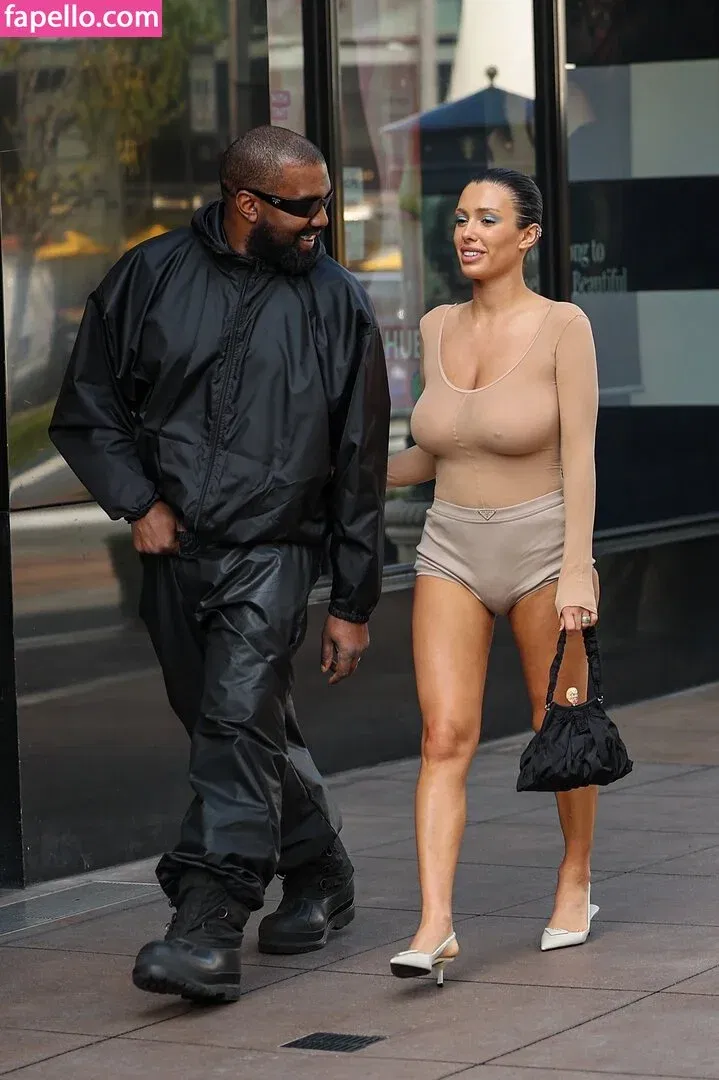 Bianca Censori Onlyfans Photo Gallery 