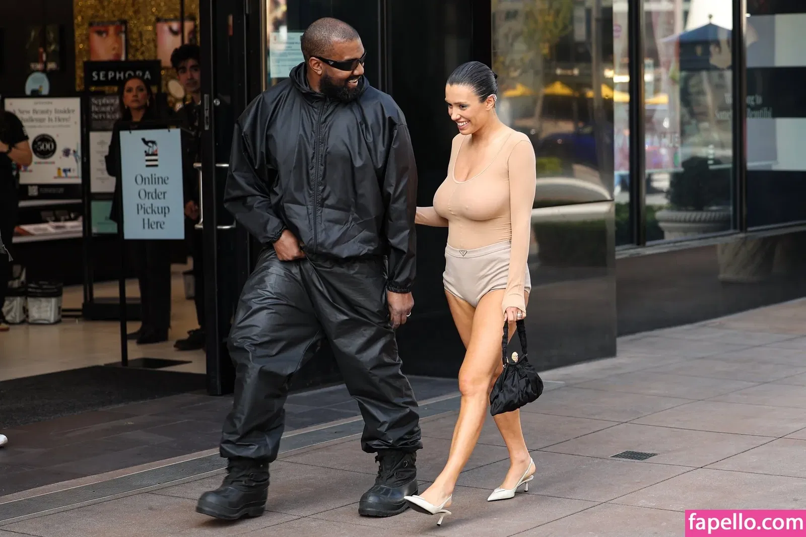 Bianca Censori Onlyfans Photo Gallery 