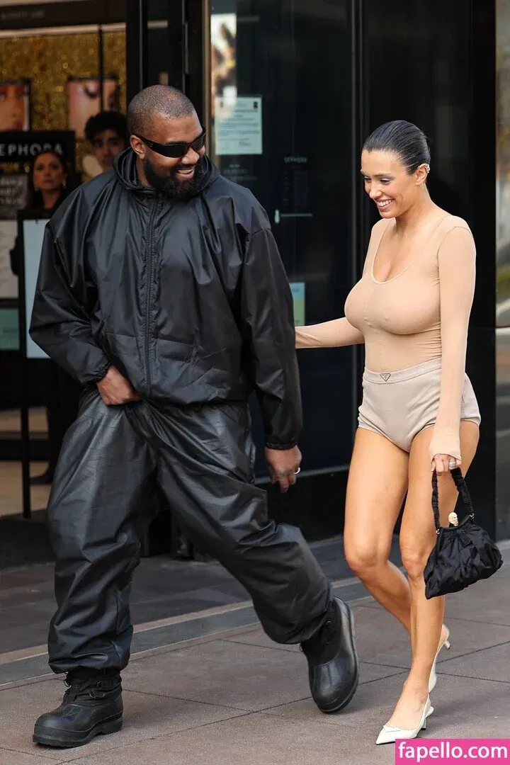 Bianca Censori Onlyfans Photo Gallery 