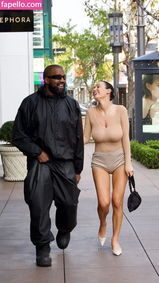 Bianca Censori Onlyfans Photo Gallery 