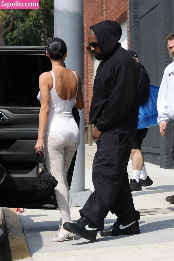 Bianca Censori Onlyfans Photo Gallery 