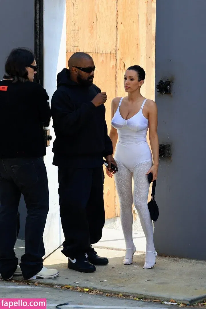 Bianca Censori Onlyfans Photo Gallery 