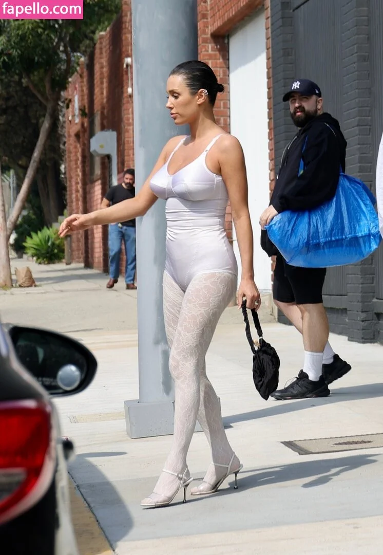 Bianca Censori Onlyfans Photo Gallery 