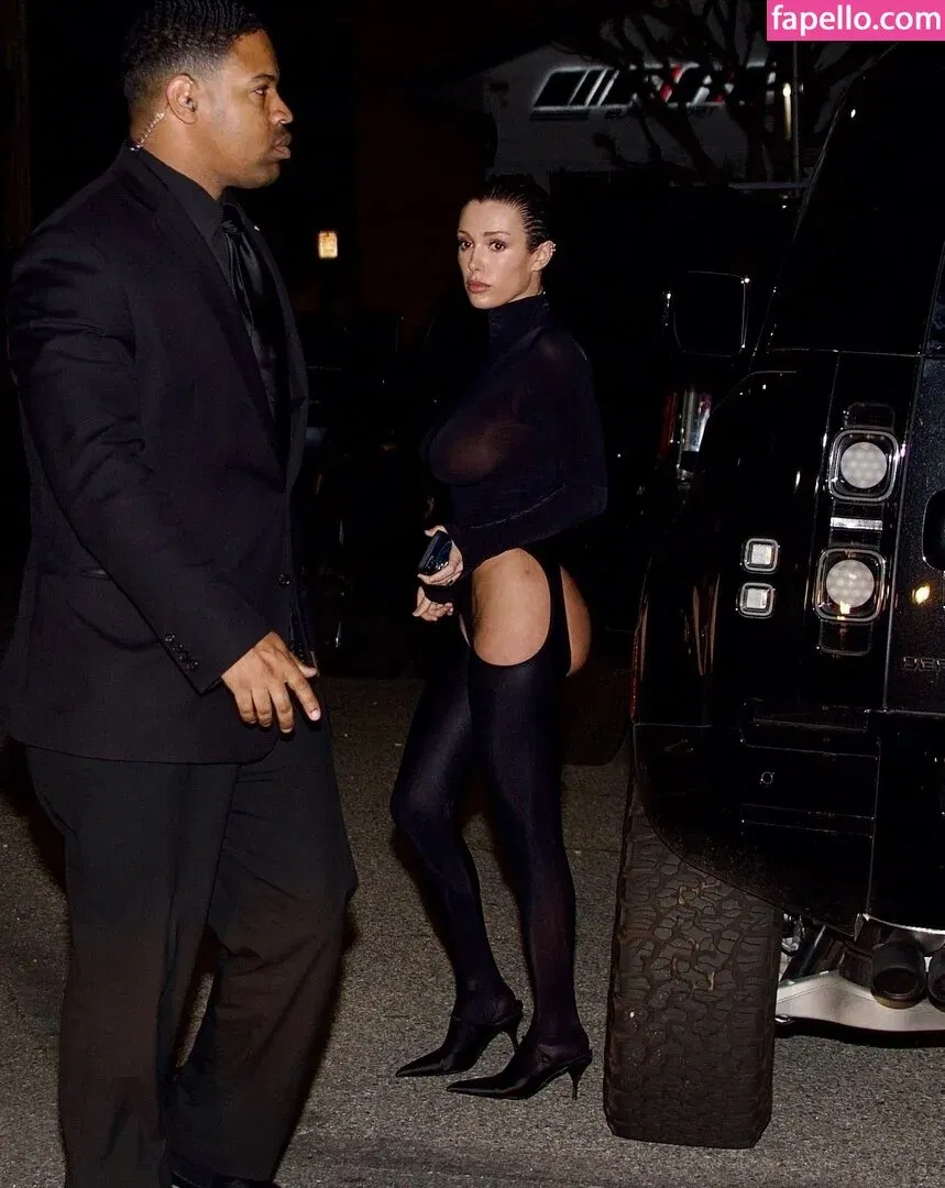 Bianca Censori Onlyfans Photo Gallery 