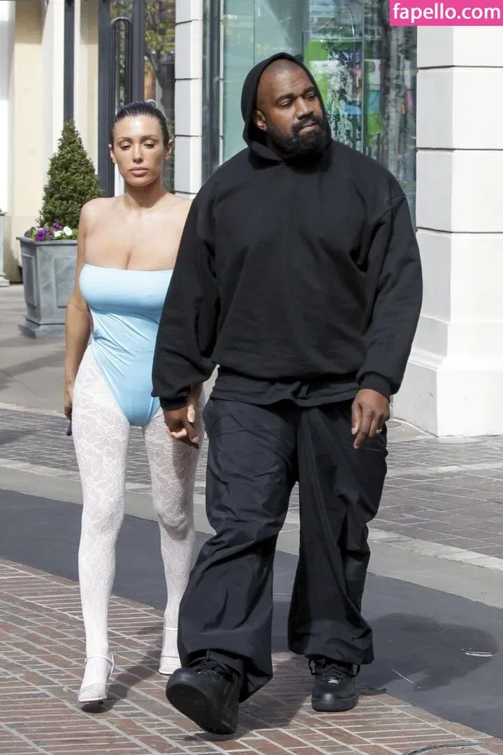 Bianca Censori Onlyfans Photo Gallery 