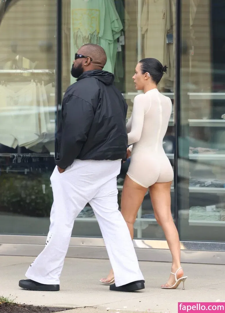 Bianca Censori Onlyfans Photo Gallery 