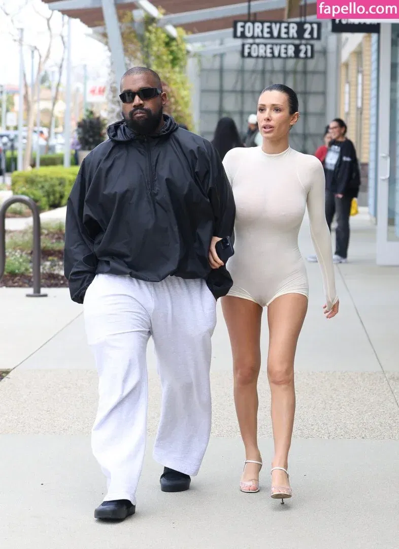 Bianca Censori Onlyfans Photo Gallery 