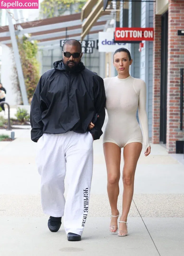 Bianca Censori Onlyfans Photo Gallery 