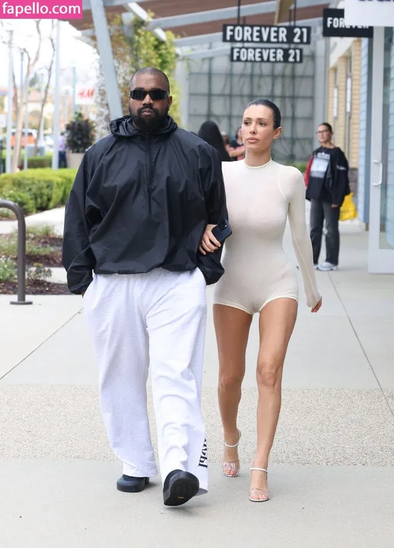 Bianca Censori Onlyfans Photo Gallery 