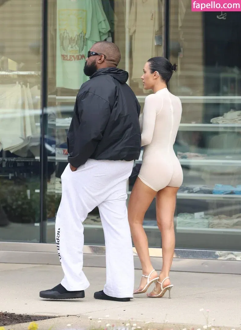 Bianca Censori Onlyfans Photo Gallery 