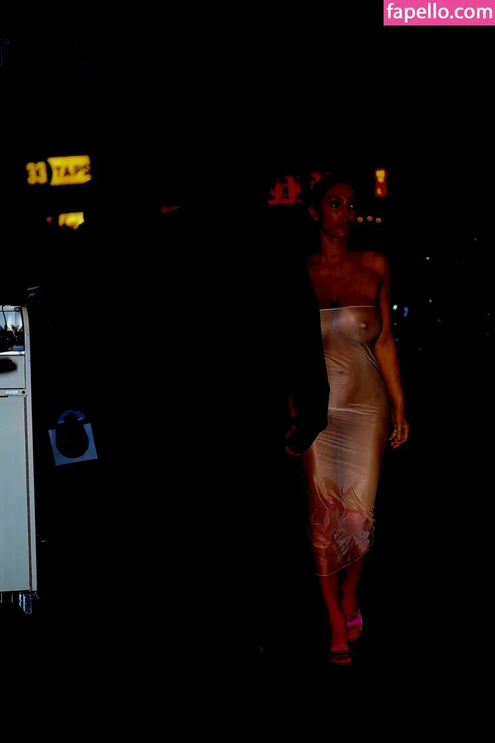 Bianca Censori Onlyfans Photo Gallery 