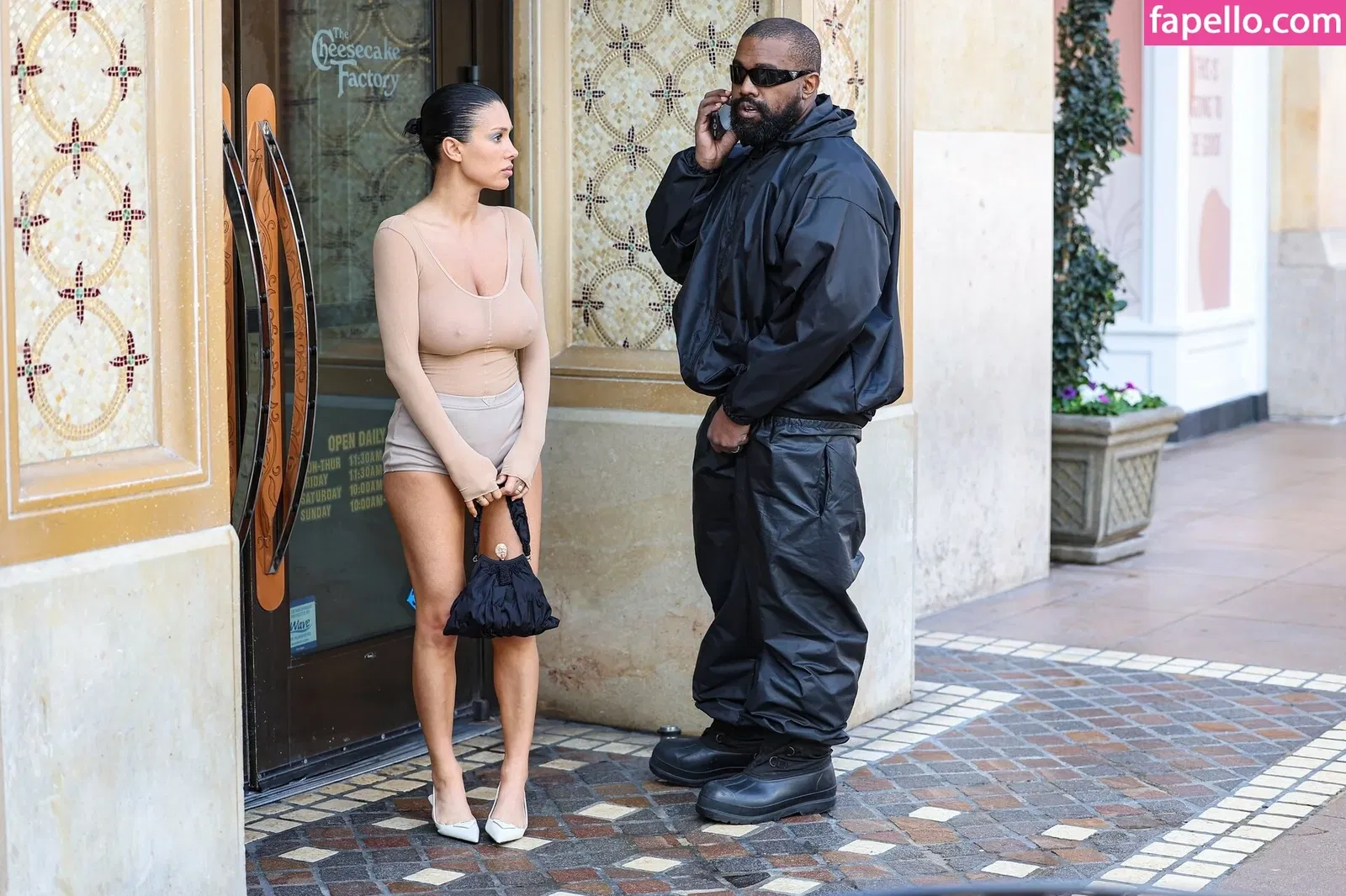 Bianca Censori Onlyfans Photo Gallery 