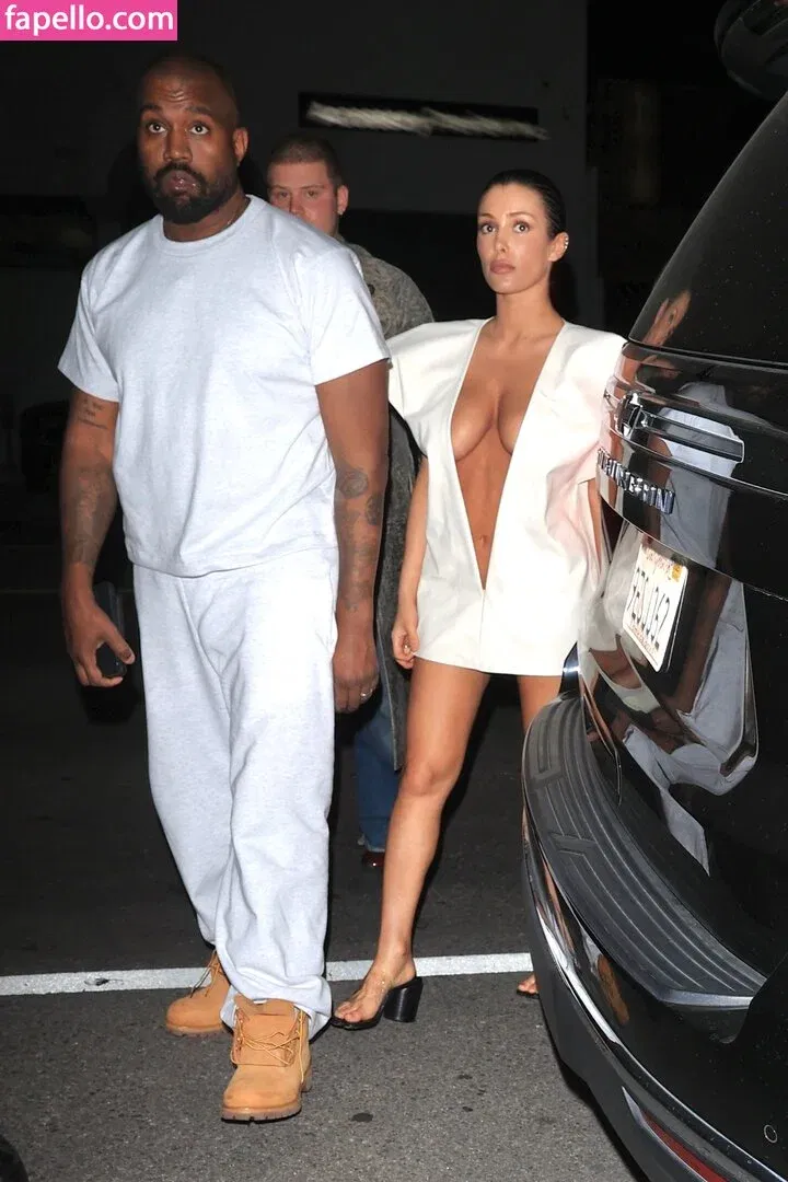 Bianca Censori Onlyfans Photo Gallery 