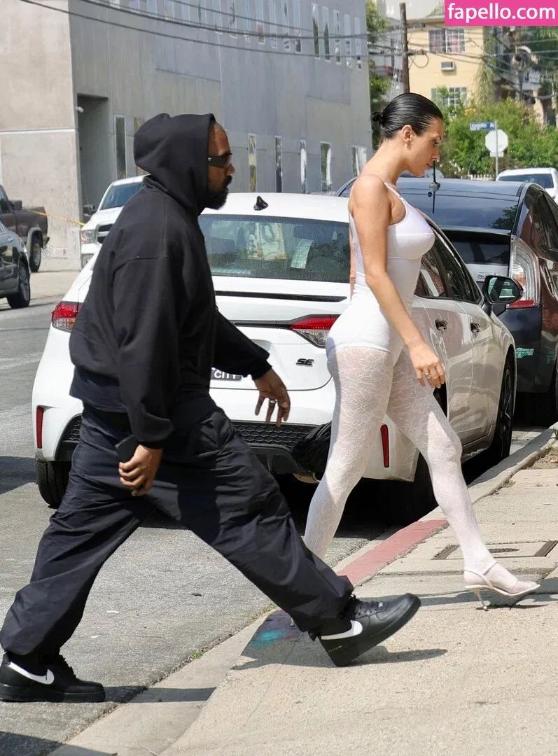 Bianca Censori Onlyfans Photo Gallery 