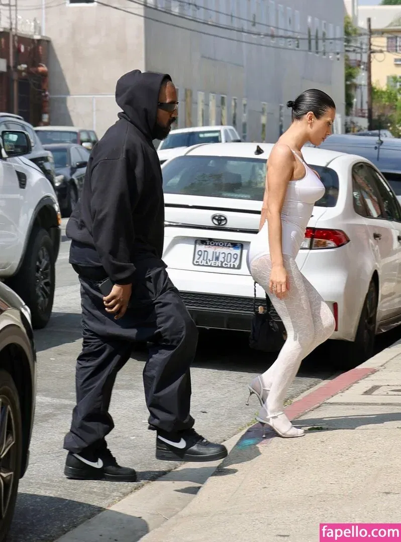 Bianca Censori Onlyfans Photo Gallery 