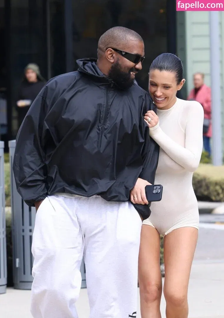 Bianca Censori Onlyfans Photo Gallery 