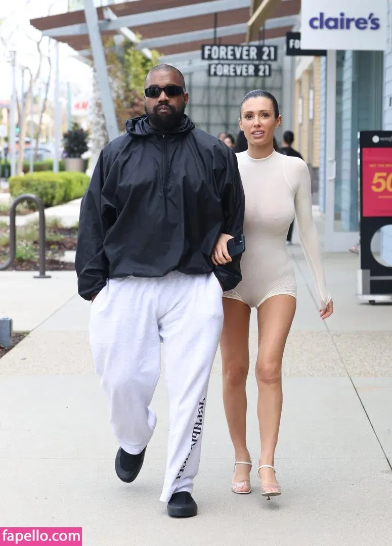 Bianca Censori Onlyfans Photo Gallery 