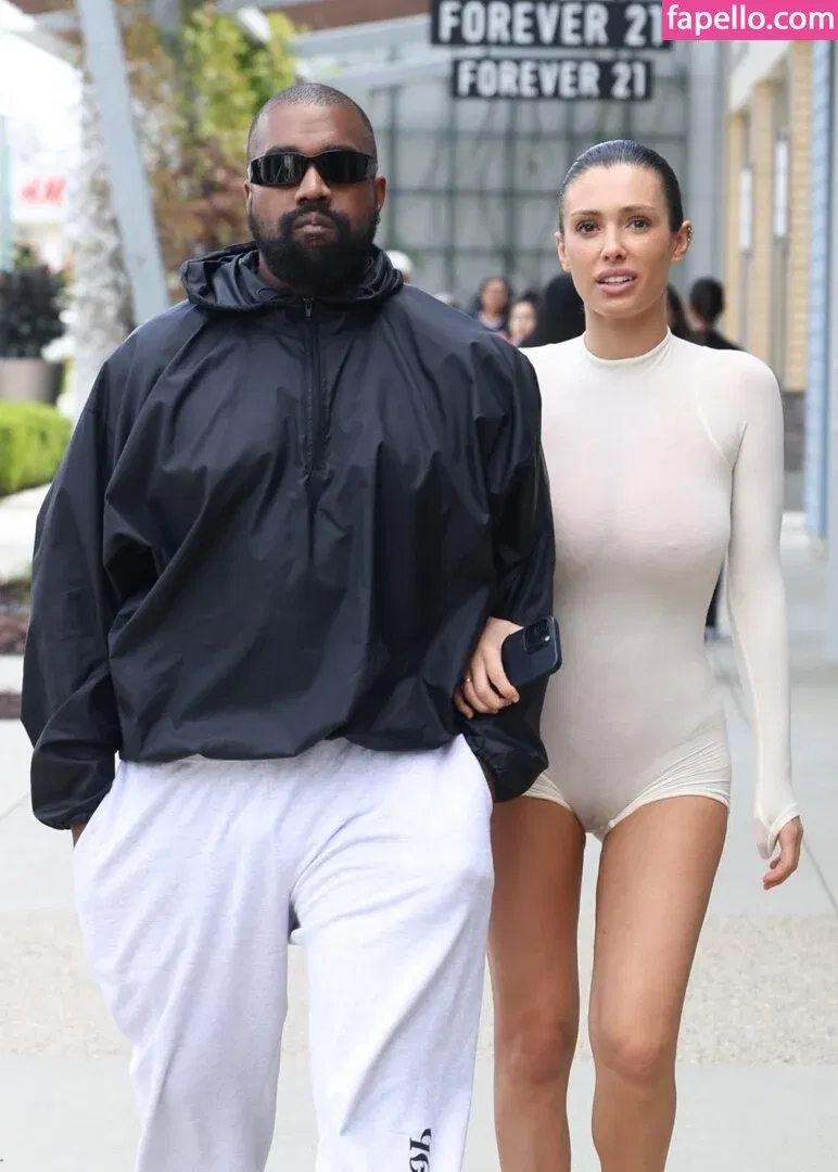 Bianca Censori Onlyfans Photo Gallery 