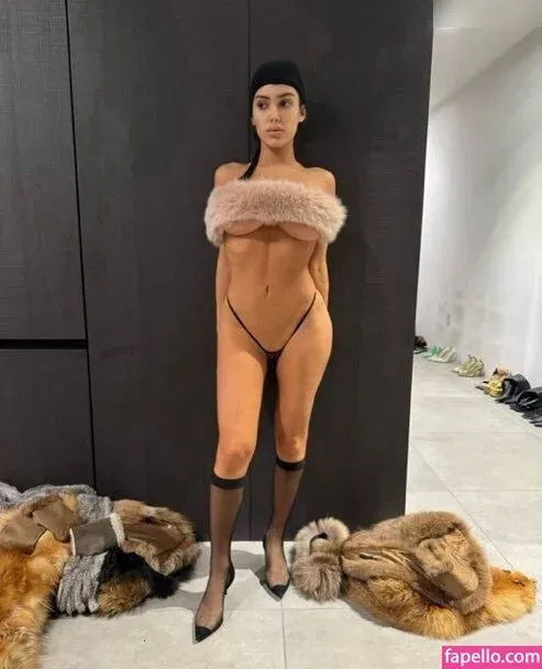 Bianca Censori Onlyfans Photo Gallery 