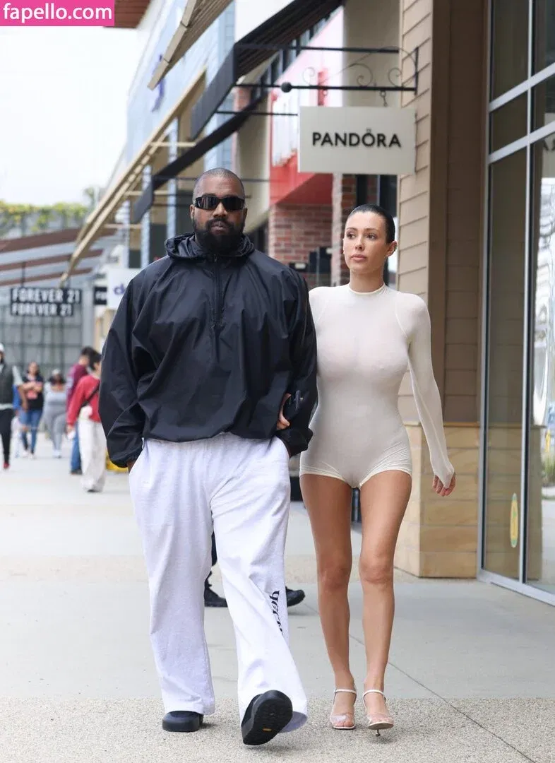 Bianca Censori Onlyfans Photo Gallery 