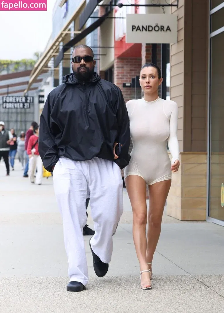 Bianca Censori Onlyfans Photo Gallery 