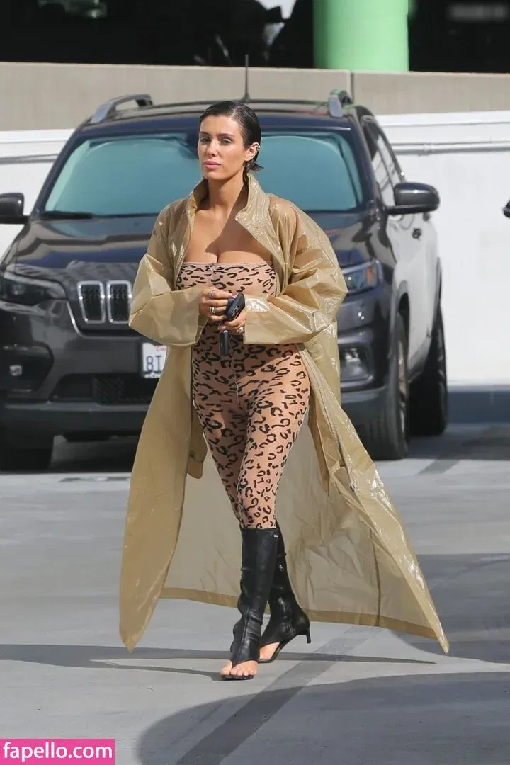 Bianca Censori Onlyfans Photo Gallery 