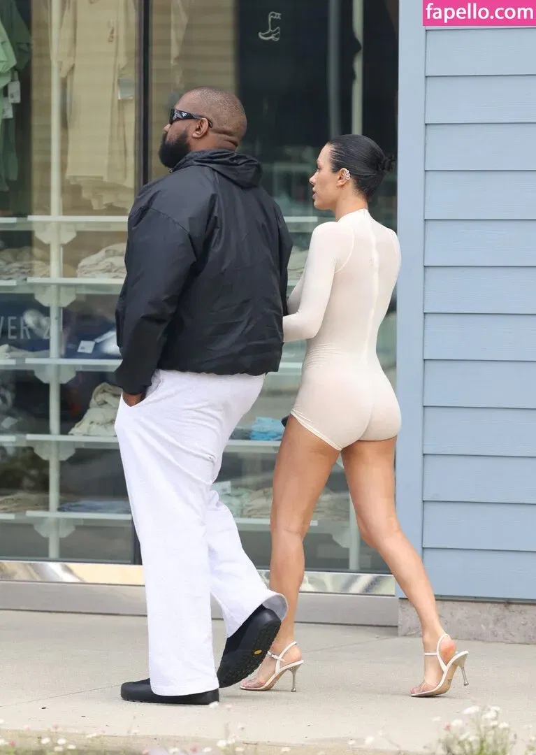 Bianca Censori Onlyfans Photo Gallery 