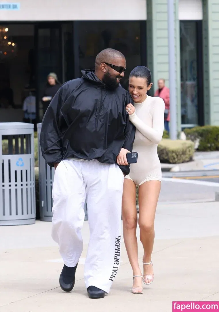 Bianca Censori Onlyfans Photo Gallery 