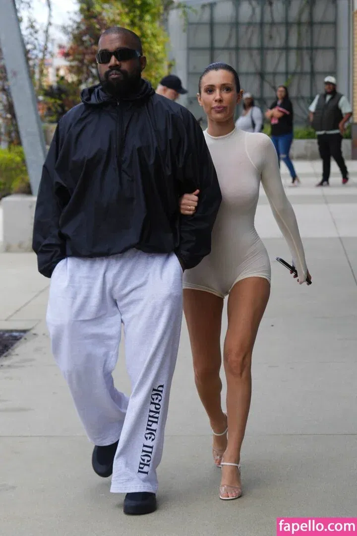 Bianca Censori Onlyfans Photo Gallery 