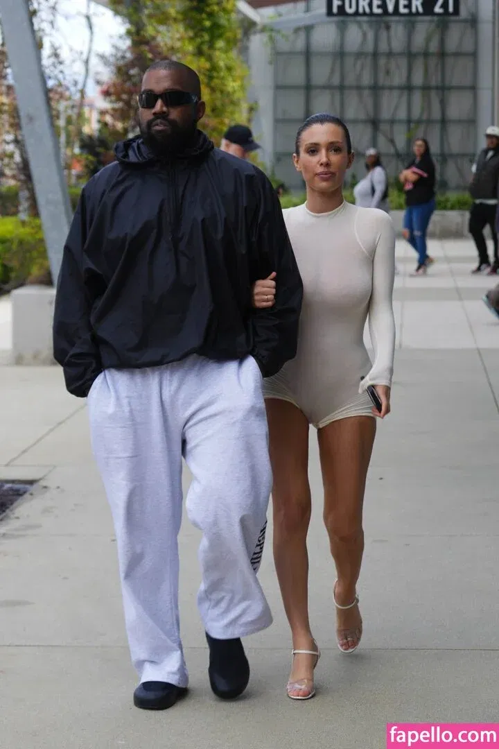 Bianca Censori Onlyfans Photo Gallery 